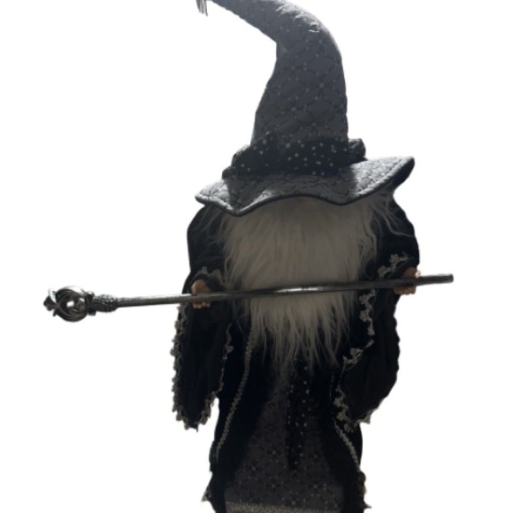 Wizard 23" decor wizard/gnome with scepter.